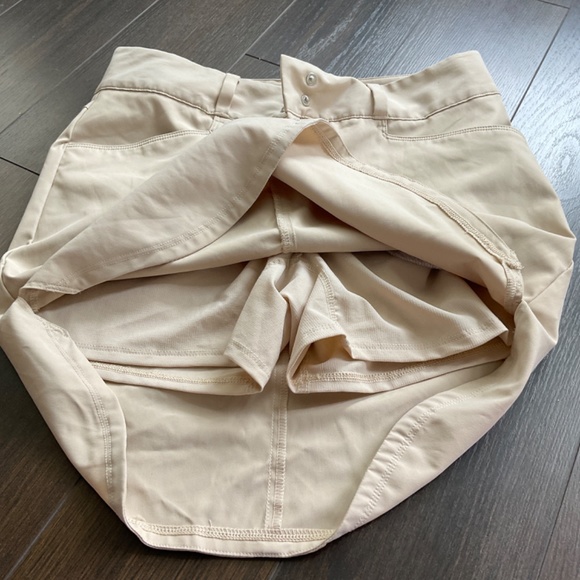 Adidas Essentials 3 Stripe Beige Golf Skirt. Sz 2 - Picture 4 of 6